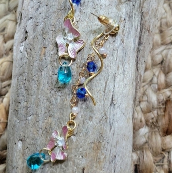 💥LAST ONE💥Fairy Flower Spiral Long Dangle Gold Tone Mismatched Earrings - Picture 3 of 9